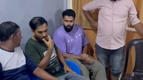 എസ്‌ഡിപിഐ ഓഫീസിൽ നടന്ന ചർച്ചയുടെ ദൃശ്യങ്ങൾ