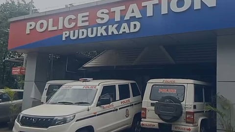 പുതുക്കാട് പൊലീസ് സ്റ്റേഷൻ 
