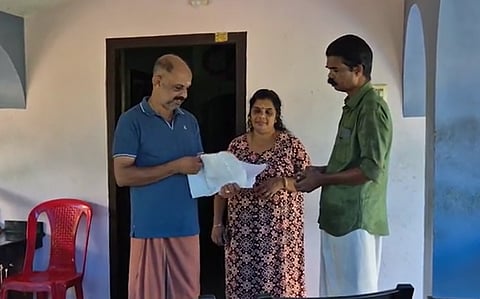 ആശുപത്രിയിൽ പ്രവേശിപ്പിക്കുമ്പോൾ കയ്യിൽ വളയുണ്ടായിരുന്നതായി സിസിടിവി ദൃശ്യങ്ങളിൽ വ്യക്തമാണെന്ന് ബന്ധുക്കൾ പറഞ്ഞു.