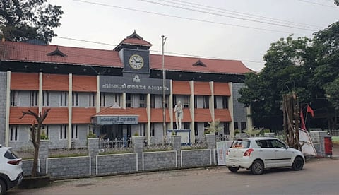 തദ്ദേശപ്പോര് | പ്രാദേശിക തര്‍ക്കങ്ങളും ഗ്രൂപ്പ് പോരും യുഡിഎഫിനുള്ളില്‍ വിള്ളല്‍ വീഴ്ത്തിയ ചാലക്കുടി, വികസന മുരടിപ്പ് മുതലെടുക്കാന്‍ എല്‍ഡിഎഫ്