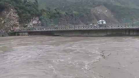 ജമ്മു കശ്മീരിൽ മിന്നൽ പ്രളയം