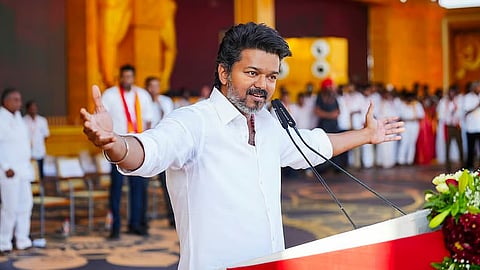 തമിഴ്‌നാട് നിയമസഭാ തെരഞ്ഞെടുപ്പ്: സ്ഥാനാർഥികളെ പ്രഖ്യാപിച്ച് ടിവികെ; രണ്ട് മണ്ഡലങ്ങളിൽ മത്സരിക്കാൻ വിജയ്