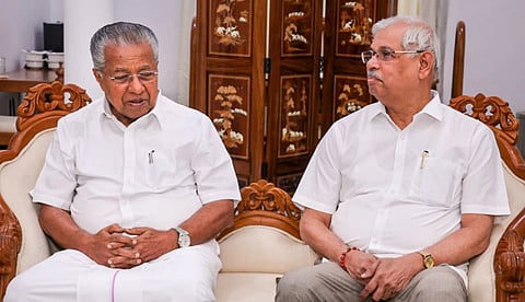 ഞാന്‍ ആര്‍എസ്എസുകാരന്‍ തന്നെ; ഇവിടെ ഗുരുപൂജയെയും ഭാരത മാതാവിനെയും എതിര്‍ക്കുന്നവര്‍ അയ്യപ്പ ഭക്തരായി നടിക്കുന്നു: ഗവര്‍ണര്‍