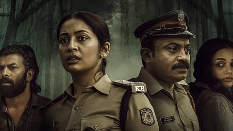 ജൈത്രയാത്ര തുടര്‍ന്ന് നവ്യയും സൗബിനും; 'പാതിരാത്രി' രണ്ടാം വാരത്തിലേക്ക് 