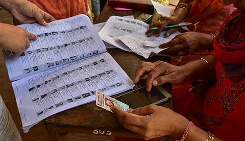 ഹാജരാക്കേണ്ടത് തെരഞ്ഞെടുപ്പ് കമ്മീഷന്‍ നിര്‍ദേശിക്കുന്ന 12 രേഖകളില്‍ ഒന്ന്; നവംബര്‍ നാല് മുതല്‍ കേരളത്തില്‍ എസ്‌ഐആര്‍ നടപടികള്‍ ആരംഭിക്കും