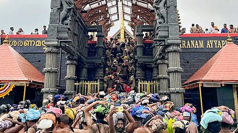 ശബരിമലയിൽ ഭക്തജനത്തിരക്ക് 
