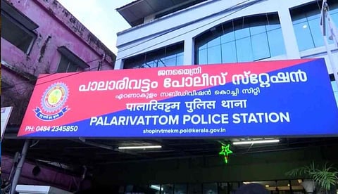കൊച്ചിയില്‍ സിപിഒയെ ഭീഷണിപ്പെടുത്തി നാല് ലക്ഷം രൂപ തട്ടിയ കേസ്; എസ്‌ഐക്ക് സസ്‌പെന്‍ഷന്‍