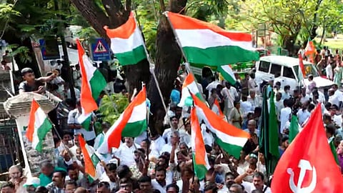 കേരളം യുഡിഎഫ് 'കൈ'കളിൽ; എൽഡിഎഫിന്  കനത്ത തിരിച്ചടി 