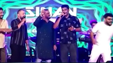 'പോറ്റിയെ കേറ്റിയെ' പാരഡി 
പാട്ടിൽ മുഖ്യമന്ത്രിയുടെ ചിത്രങ്ങൾ ഉപയോഗിച്ച് പോസ്റ്റുകൾ; ഉറവിടം കണ്ടെത്താൻ മെറ്റയ്ക്ക് കത്തയച്ച് പൊലീസ്
