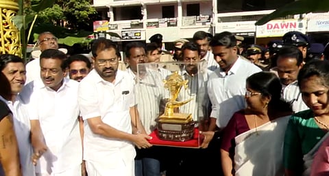 കലാമാമാങ്കത്തിന് ഇനി രണ്ട് നാൾ: സ്വർണക്കപ്പ് പ്രയാണം പൂരനഗരിയിൽ