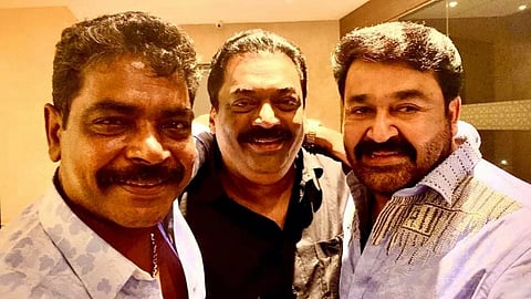 മോഹൻലാലിനൊപ്പം സി.ജെ. റോയ്