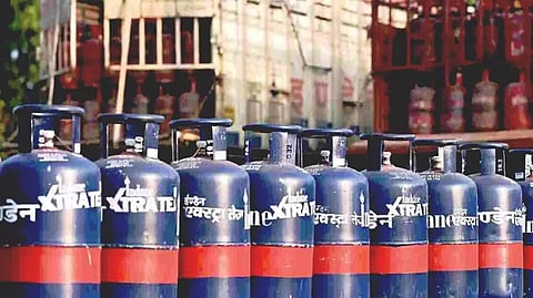 വാണിജ്യ എൽപിജി വില കൂട്ടി; 
സിലിണ്ടറിന് കൂടിയത് 49 രൂപ 