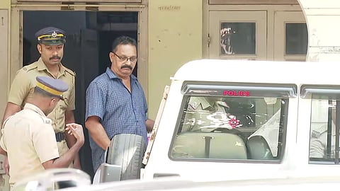 ശബരിമല സ്വർണ്ണക്കൊള്ള: മുൻ എക്സിക്യൂട്ടീവ് ഓഫീസർ സുധീഷ് കുമാറിന് ജാമ്യം; പോറ്റിയുടെ ജാമ്യാപേക്ഷ പരിഗണിക്കുക ബുധനാഴ്ച്ച