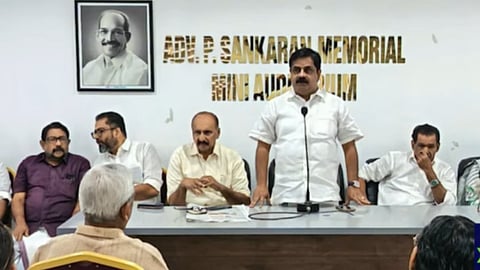 സിപിഐഎമ്മുമായുള്ള ബന്ധം അവസാനിപ്പിക്കണമെന്ന് ഒരു വിഭാഗം; ആർജെഡി കോഴിക്കോട് ജില്ലാ ഘടകം പിളർപ്പിലേക്ക് 