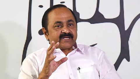 "അടൂർ പ്രകാശിനെ ചോദ്യം ചെയ്താൽ മുഖ്യമന്ത്രിയേയും ചോദ്യം ചെയ്യണം"; ശബരിമല സ്വർണക്കൊള്ള കേസിൽ അടൂർ പ്രകാശിനെ  സംരക്ഷിച്ച് കോൺഗ്രസ്