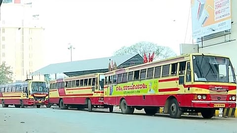 കെഎസ്ആര്‍ടിസി വനിതാ കണ്ടക്ടര്‍മാരുടെ ആര്‍ത്തവ അവധി ഗൗരവമുള്ള വിഷയം; സര്‍ക്കാരിൻ്റെ വിശദീകരണം തേടി ഹൈക്കോടതി