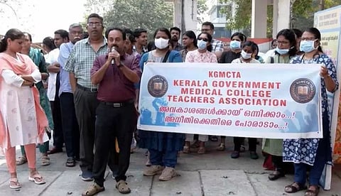 മെഡിക്കല്‍ കോളേജ് ഡോക്ടര്‍മാരുടെ സമരത്തില്‍ ഇടപെട്ട് മുഖ്യമന്ത്രി; ധനമന്ത്രിയുമായി ചര്‍ച്ച നടത്തും 