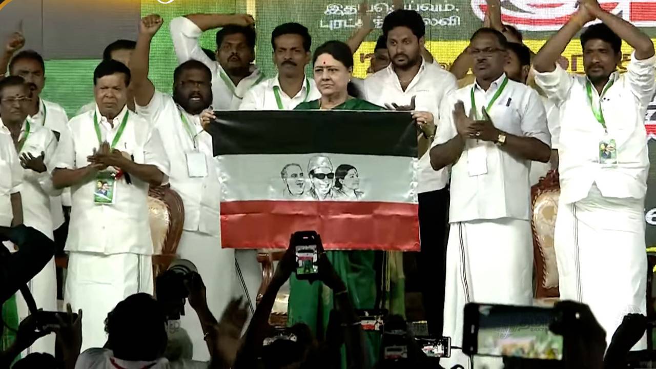 ഇനിയും മൗനം തുടരാനാവില്ല, സ്വന്തം പാർട്ടി പ്രഖ്യാപിക്കാനൊരുങ്ങി ശശികല; പതാകയിൽ ജയലളിതയും എംജിആറും