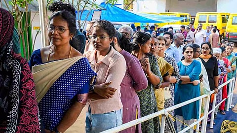 റെക്കോര്‍ഡിട്ട് കേരളത്തിലെ സ്ത്രീ വോട്ടര്‍മാര്‍; തെരഞ്ഞെടുപ്പിൽ വോട്ട് ചെയ്തത് 81.19% പേര്‍