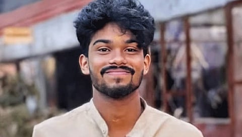 "മകനെ മാനസികമായി പീഡിപ്പിച്ചു, സഹപാഠികളുടെ ഫോൺ കോളേജിൽ വാങ്ങി വച്ചതിൽ ദുരൂഹയുണ്ട്"; ആരോപണവുമായി ആദിത്യന്റെ കുടുംബം