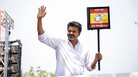 നിയുക്ത എംഎല്‍എമാരെയെല്ലാം റിസോര്‍ട്ടിലേക്ക് മാറ്റി; വിജയ്‌യുടെ സത്യപ്രതിജ്ഞ മെയ് ഏഴിന്? 