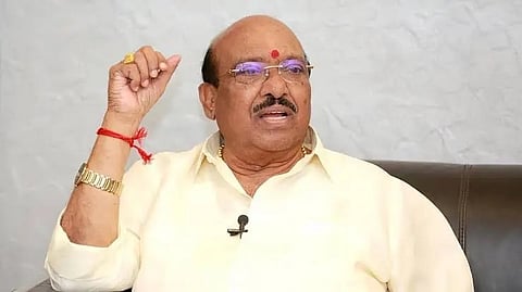 ഇന്ത്യയിൽ ഒരുപാട് കരിമ്പിൻ തോട്ടങ്ങൾ ഉള്ളപ്പോൾ കേരളത്തിൽ കറുകപ്പുല്ല് തിന്നാൻ അദ്ദേഹം വരുമോ? കെസിയെ വാനോളം പുകഴ്ത്തി വെള്ളാപ്പള്ളിയുടെ മറുകണ്ടം ചാടൽ  