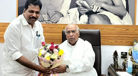 കെപിസിസി പ്രസിഡൻ്റ് ആക്കണമെന്ന് കൊടിക്കുന്നിൽ സുരേഷ്; ഖാർഗെയെ നേരിൽക്കണ്ട് ആവശ്യം അറിയിച്ചു