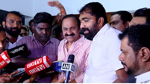 V.D. Satheesan visits Oommen Chandy's residence 