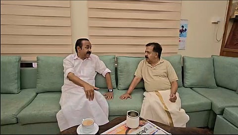 ചെന്നിത്തലയെ അനുനയിപ്പിക്കാൻ സതീശൻ; വീട്ടിലെത്തി കൂടിക്കാഴ്ച നടത്തി
