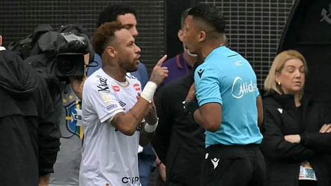 Neymar Jr gets angry as he is wrongly substituted
