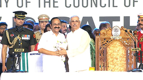 ഇനി വി.ഡി.എസ് കാലം; ഹർഷാരവങ്ങൾക്കിടെ മുഖ്യമന്ത്രിയുടെയും മന്ത്രിമാരുടെയും സത്യപ്രതിജ്ഞ