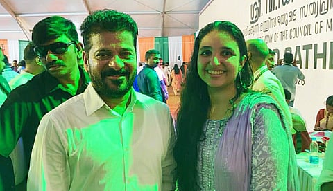 "കണ്ണുകടി ഉണ്ടായ ചില കുലംകുത്തികള്‍ ഓരിയിട്ടു, എന്നെ കോണ്‍ഗ്രസുകാര്‍ ആട്ടിയോടിച്ചെന്ന് പറയുന്നവര്‍ക്കായി ഈ ചിത്രം പങ്കുവയ്ക്കുന്നു"