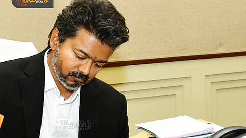"എല്ലാവരും മന്ത്രിസഭയിലേക്ക് ചേരൂ"; കോണ്‍ഗ്രസിനേയും ലീഗിനേയും ക്ഷണിച്ച് ടിവികെ  