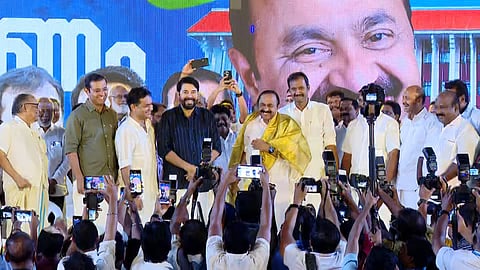 മുഖ്യമന്ത്രി വി.ഡി. സതീശന് കൊച്ചി പൗരാവലിയുടെ സ്വീകരണം; സർപ്രൈസായി എത്തി മമ്മൂട്ടി 