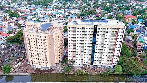 ഉദ്ഘാടനം കഴിഞ്ഞ് എട്ട് മാസങ്ങൾ പിന്നിട്ടിട്ടും താമസിക്കാൻ വഴിയില്ല; 
തുരുത്തി ഫ്ലാറ്റിന്റെ താക്കോൽ കൈമാറ്റം വൈകുന്നതായി പരാതി