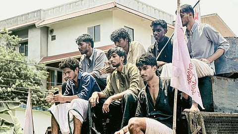 എസ്എഫ്ഐ പ്രവർത്തകർ, പ്രതിഷേധത്തനിടെ 