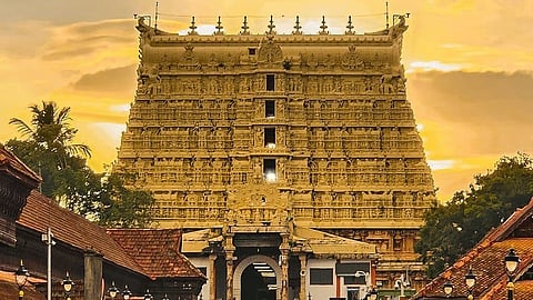 ശ്രീ പത്മനാഭസ്വാമി ക്ഷേത്രത്തിൽ കൊള്ള?  സ്വർണവും വജ്രവും ഇടയ്ക്കിടെ കാണാതാകുന്നതായി പൊലീസ് റിപ്പോർട്ട്