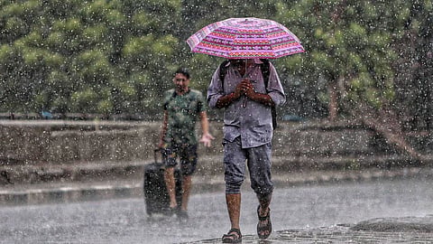 സംസ്ഥാനത്ത് ശക്തമായ മഴ തുടരും; ഇന്ന് അഞ്ച് ജില്ലകളിൽ യെല്ലോ അലേർട്ട്, കള്ളക്കടലിനും സാധ്യത