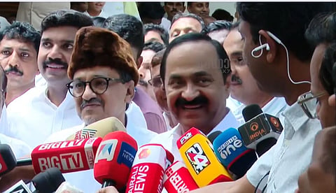 ഇന്നും ചോദ്യങ്ങൾക്ക് മറുപടിയില്ല; റെയ്ഡില്‍ മൗനം തുടര്‍ന്ന് മുഖ്യമന്ത്രി