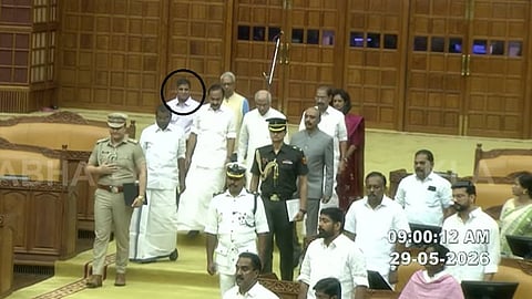 നയപ്രഖ്യാപനത്തിന് മുൻപ് ഡിജിപി നിയമസഭാ അകത്തളത്തിൽ; വിവാദം