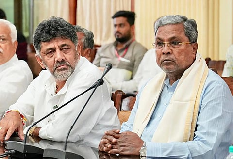 ആവശ്യങ്ങളിലുറച്ച് സിദ്ധരാമയ്യ, വിട്ടുവീഴ്ചയില്ലാതെ ഡി.കെ ക്യാംപും; ഡൽഹിയിൽ തിരക്കിട്ട ചർച്ചകൾ