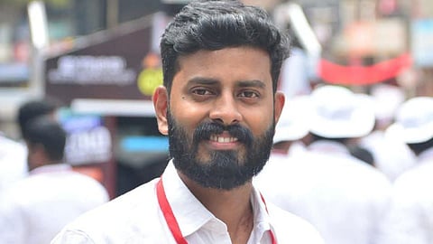 ജോലി വാഗ്‌ദാനം ചെയ്ത് പീഡനം; പഞ്ചായത്ത് അംഗത്തെ സിപിഐഎമ്മിൽ നിന്ന്  സസ്പെൻഡ് ചെയ്തു