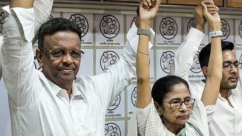 മമതാ ബാനർജിക്കൊപ്പം ഫിർഹാദ് ഹക്കീം 