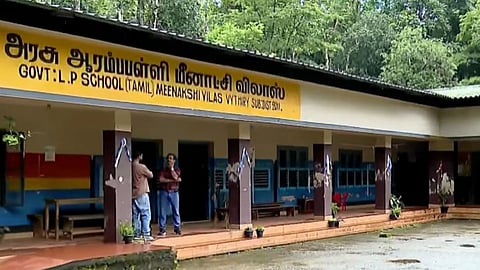വന്യമൃഗശല്യം രൂക്ഷം; സുരക്ഷാ ക്രമീകരണങ്ങളില്ലാതെ കള്ളാടിയിലെ സർക്കാർ സ്കൂൾ 