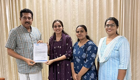 ആഴ്ചയില്‍ ഒരിക്കല്‍ സ്‌കൂളുകളില്‍ കളര്‍ ഡ്രസ് ഇടാമെന്ന തീരുമാനം പുനഃപരിശോധിക്കണം; വിദ്യാഭ്യാസ മന്ത്രിക്ക് കത്ത് നല്‍കി കെഎസ്‌യു