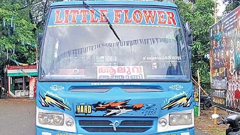 എന്താ വെറൈറ്റി അല്ലേ...; കൊച്ചിയിൽ പുരുഷന്മാർക്ക് സൗജന്യയാത്ര ഒരുക്കാൻ
സ്വകാര്യ ബസുടമ