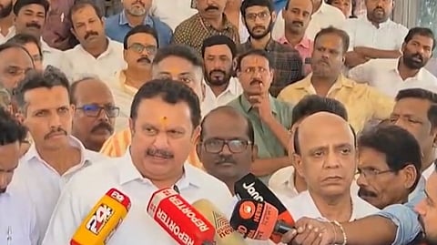 "സ്വർണക്കൊള്ളയിൽ പങ്കുള്ള ഉദ്യോഗസ്ഥരെ ഉന്നതസ്ഥാനങ്ങളിൽ നിയോഗിച്ചു"; തിരുവിതാംകൂർ ദേവസ്വം ബോർഡിനെതിരെ മന്ത്രി കെ. മുരളീധരൻ