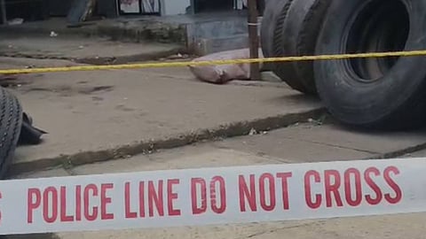 A native of Koothuparamba was slitting his throat.
