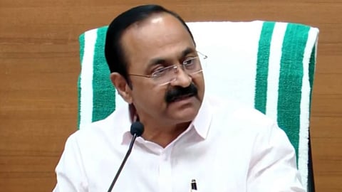 പിഎം ശ്രീയുമായി സർക്കാർ മുന്നോട്ട്; പണം വാങ്ങിയതിനാൽ പദ്ധതി തുടരാൻ  നിർബന്ധിതരെന്ന് മുഖ്യമന്ത്രി
