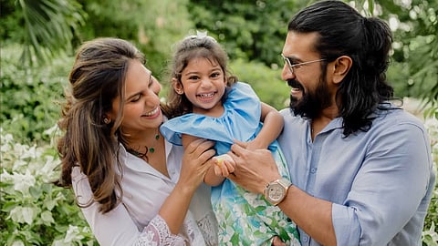  മകൾ ക്ലിൻ കാരയ്ക്ക് ഒപ്പം രാം ചരണും ഉപാസനയും